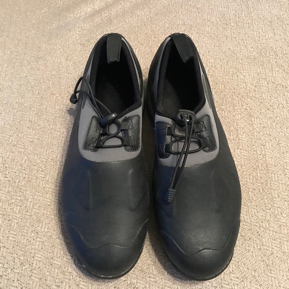 COPY - Muck Boot Shoe... Sz 10/9.5 like NEW!! - Picture 1 of 5